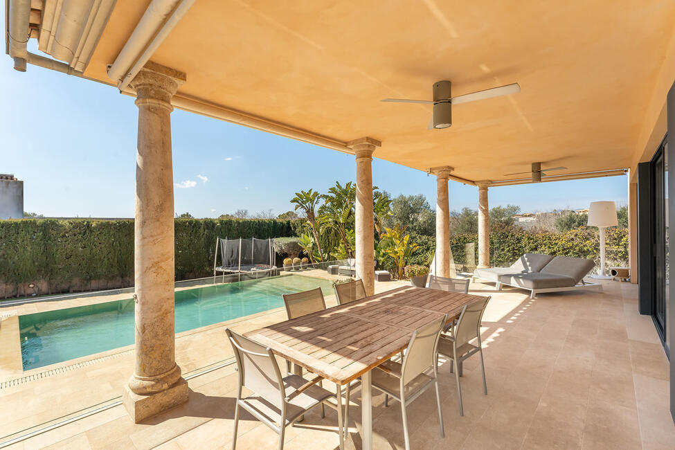 Wunderschöne Villa mit Pool und Weitblick auf das Meer in Sa Cabaneta