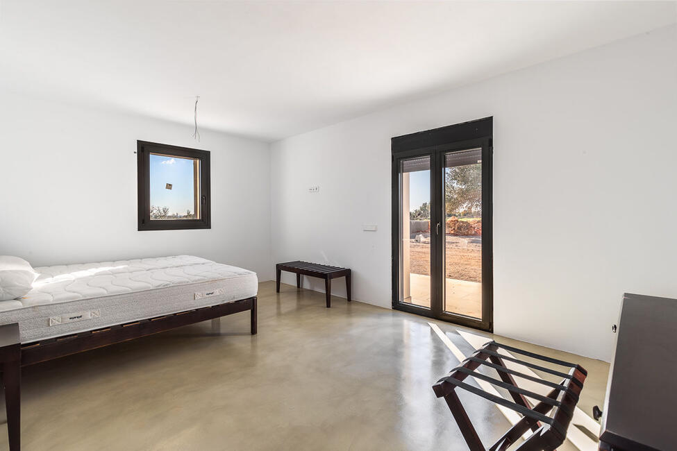 Moderne Neubau-Finca mit 23.000 m2 Grundstück und Pool in Campos