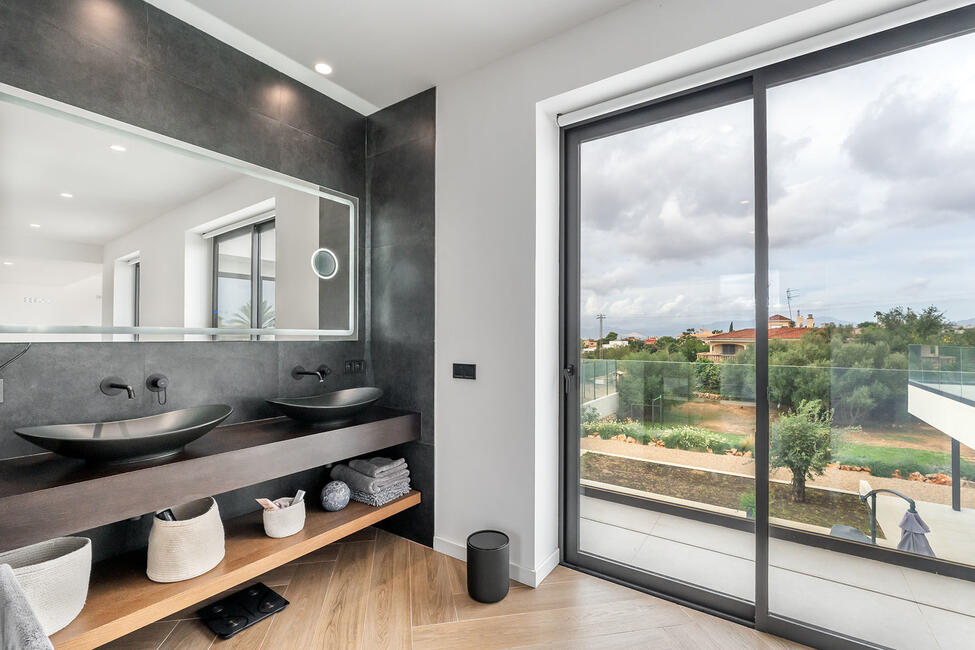 Attraktive Neubau-Villa mit Pool und Weitblick in Sa Cabaneta