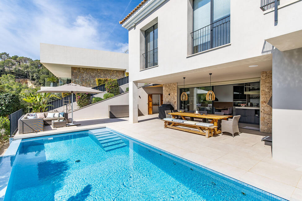 Luxuriöse und lichtdurchflutete Villa in Costa d’en Blanes
