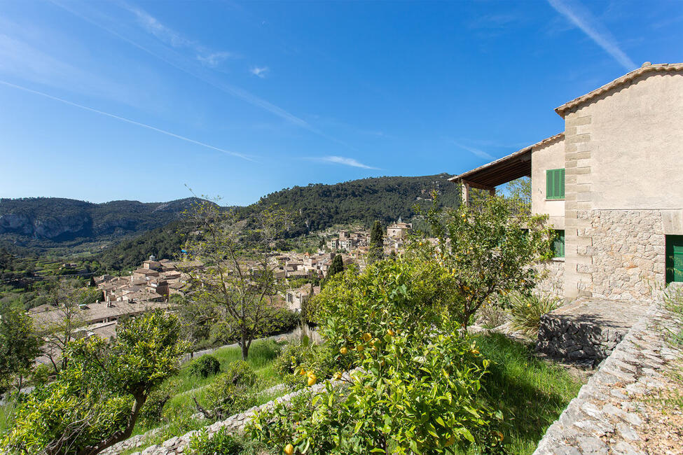 Manor house with vacation license, pool and tennis court in Valldemossa