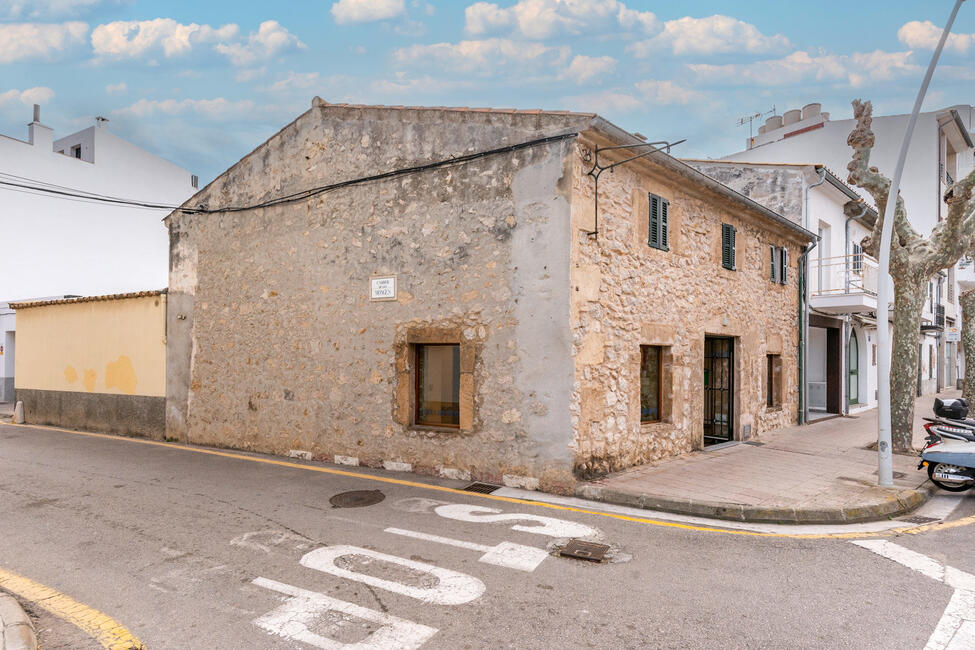 Renoviertes Stadthaus mit Ladenlokal in Meeresnähe in Puerto Pollensa