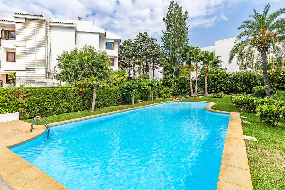 Attraktives Apartment mit Gemeinschaftspool in 1. Meereslinie von Santa Ponsa
