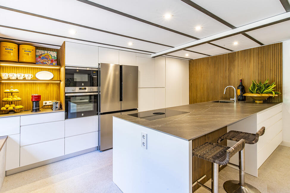Top-renoviertes Duplex-Apartment mit Innenhof in Santa Catalina