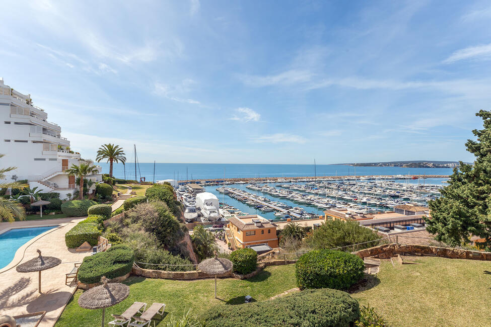 Fantastic apartment with sea views near the beach in Portals Nous