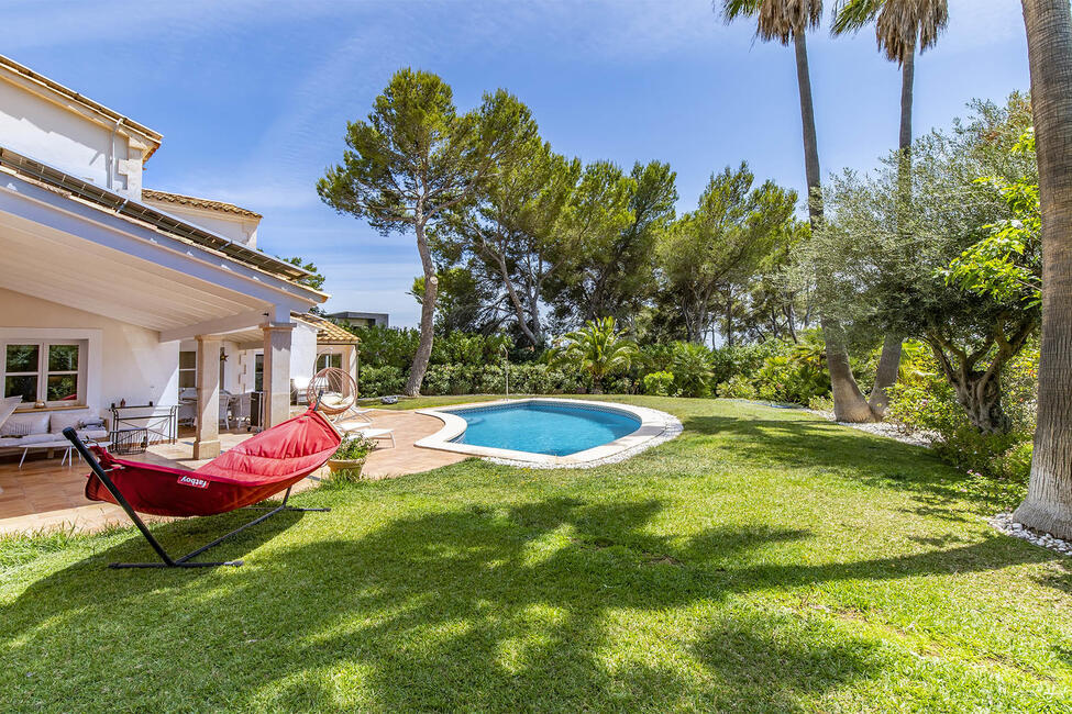 Sonnige Villa mit herrlichem Garten und Pool in Santa Ponsa