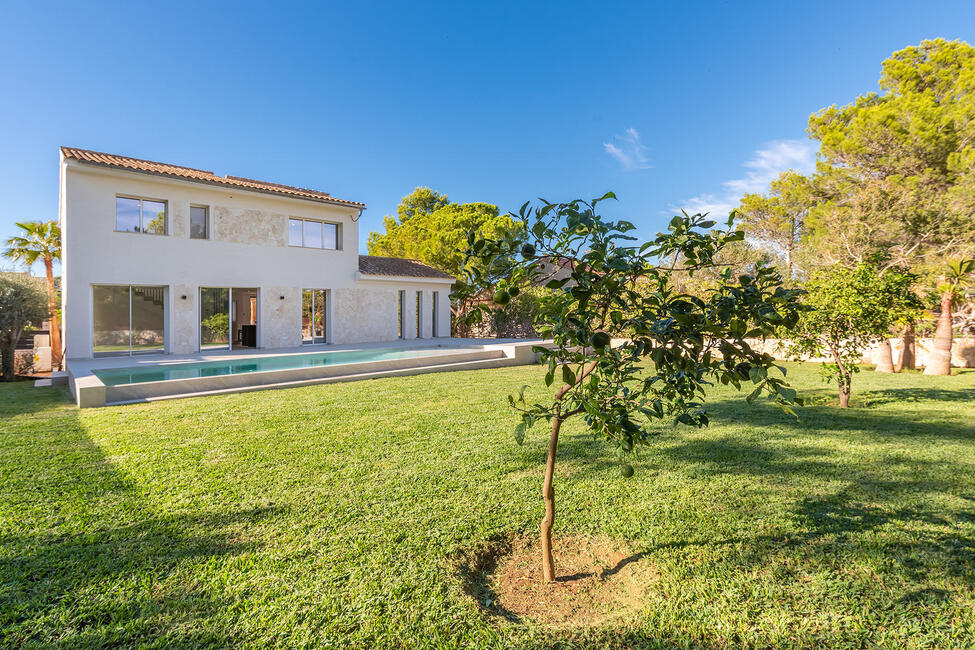Schönes, renoviertes Chalet mit Pool und Blick ins Grüne in El Toro