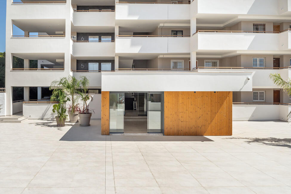 Hübsches Erdgeschoss-Apartment mit Garten- und Poolblick in Portals Nous