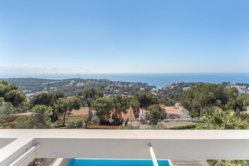 Moderne Neubauvilla mit Pool und herrlichem Meerblick in Portals Nous