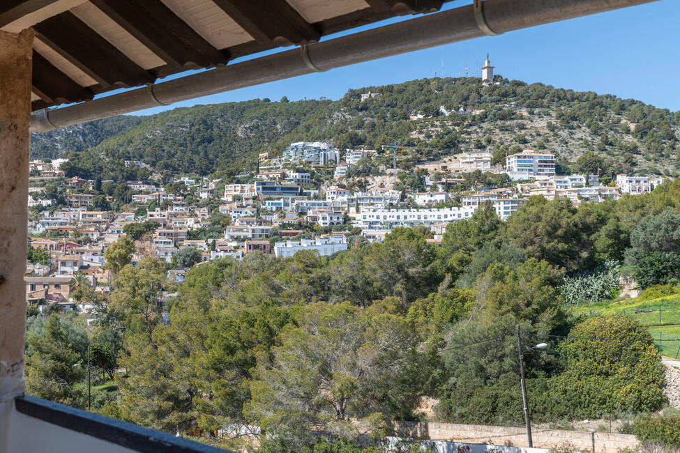 Wunderschönes Herrenhaus mit Pool umgeben von reichhaltiger Natur in Genova