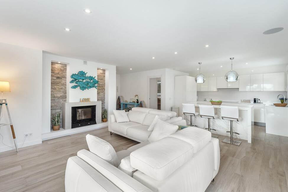 Renoviertes Erdgeschoss-Apartment mit Teilmeerblick in Portals Nous