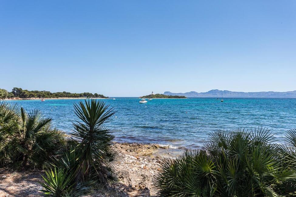 Erdgeschoss-Apartment in 1. Meereslinie in Puerto de Alcudia
