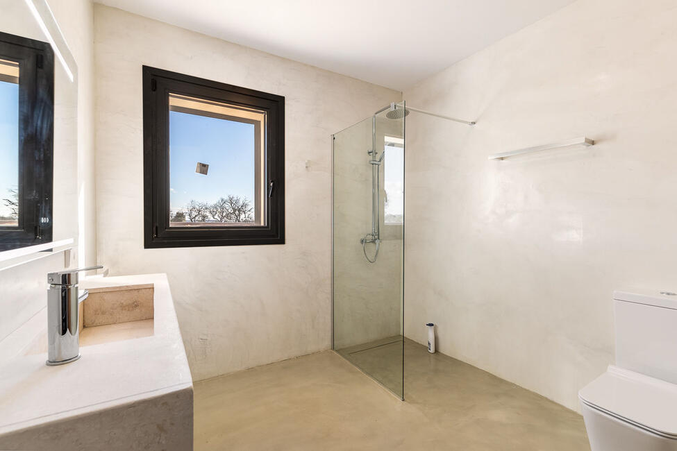 Moderne Neubau-Finca mit 23.000 m2 Grundstück und Pool in Campos