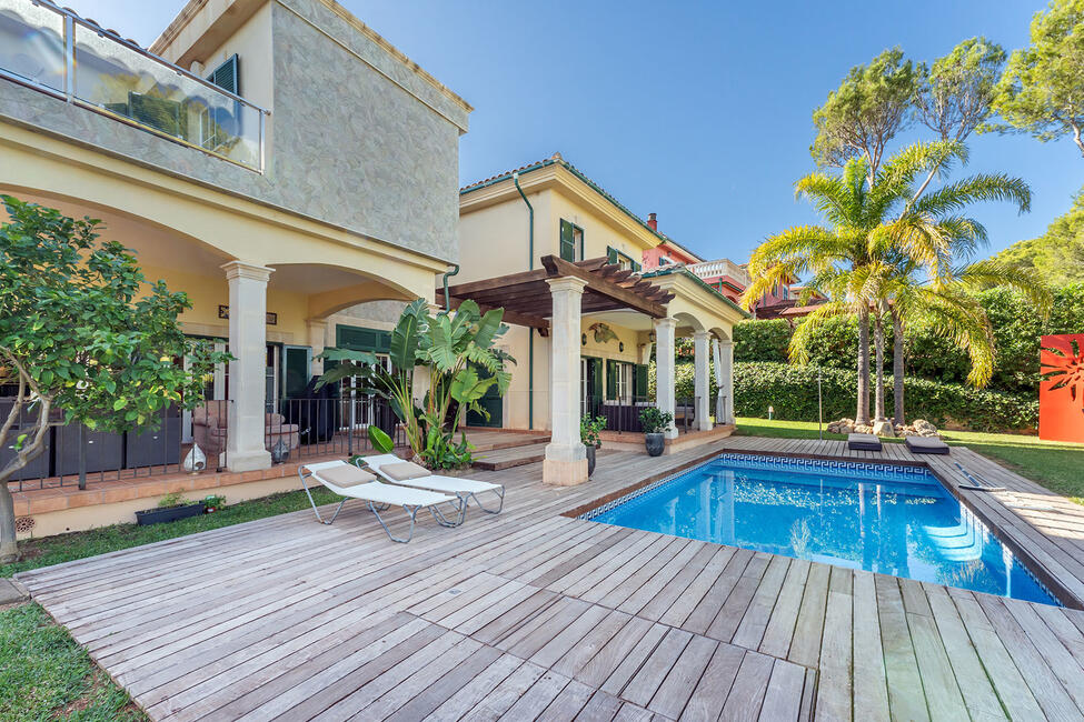Charmante Villa mit Pool und Teilmeerblick in Strandnähe in Cala Vinyas