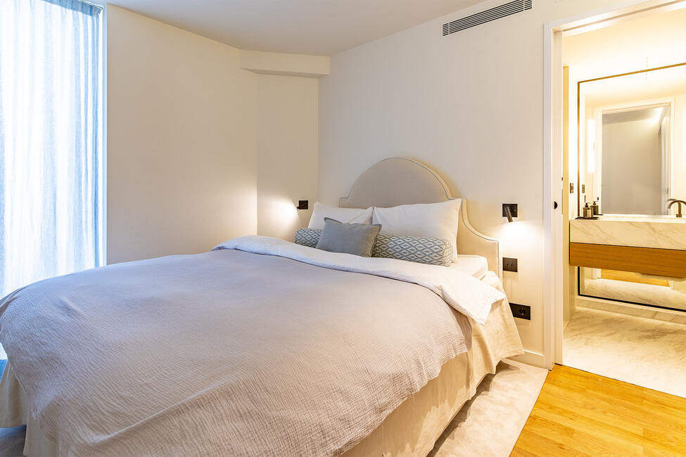Luxuriöses Apartment mit Teilmeerblick und Balkonen in Santa Catalina