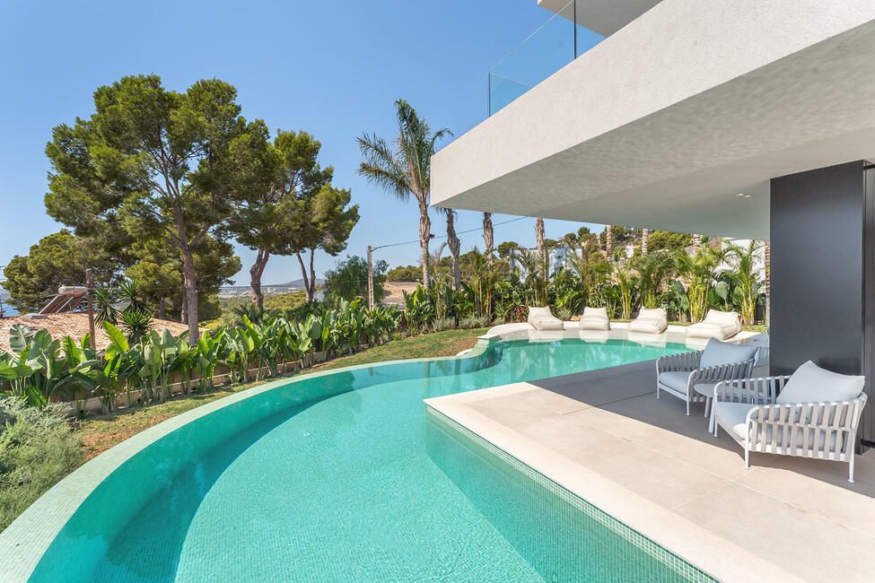 Luxuriöse Neubauvilla mit Pool und Meerblick in Costa den Blanes
