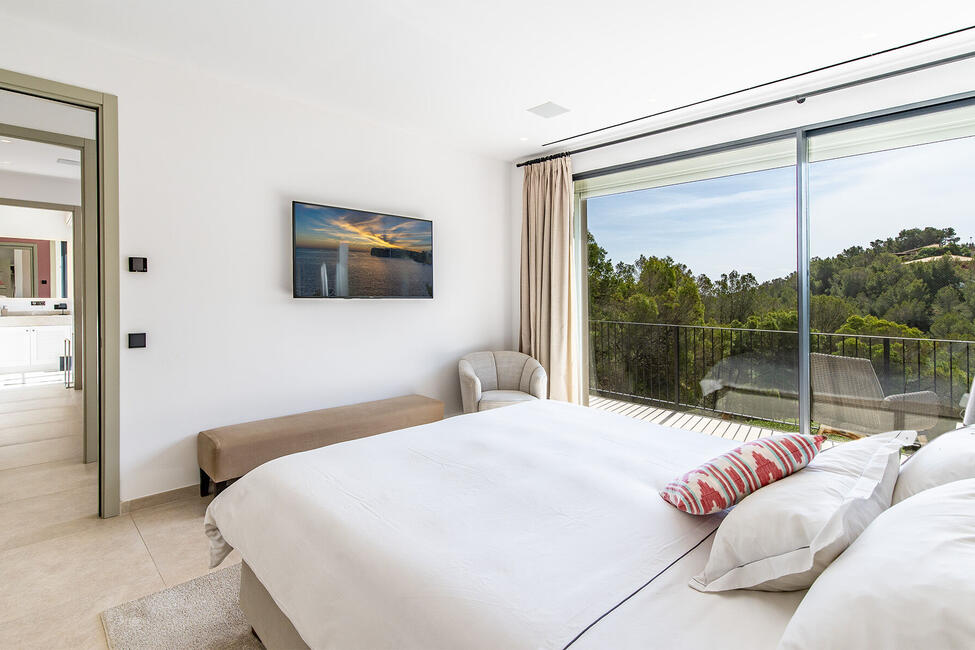 Luxuriöse und lichtdurchflutete Villa in Costa d’en Blanes