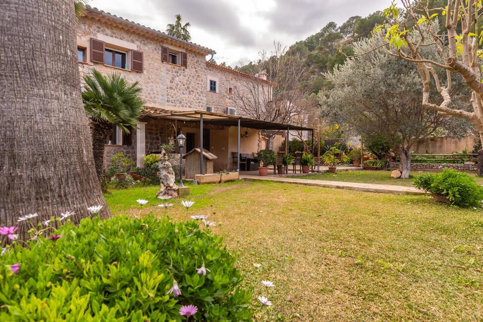 Fabelhafte, renovierte Finca mit Pool und Bergblick in Sóller