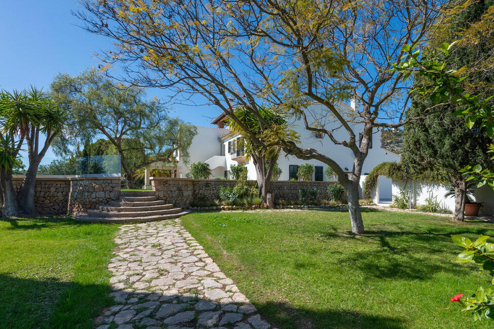 Preciosa casa señorial con piscina rodeada de exuberante naturaleza en Génova