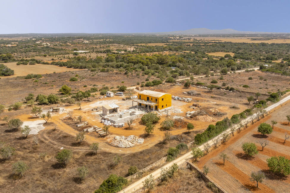 Finca mediterránea de nueva construcción con piscina y mucha privacidad en Ses Salines