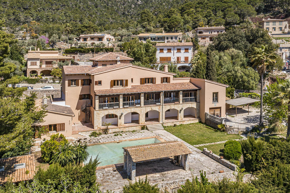 Casa señorial reformada con casa de invitados y gran zona de piscina en Valldemossa