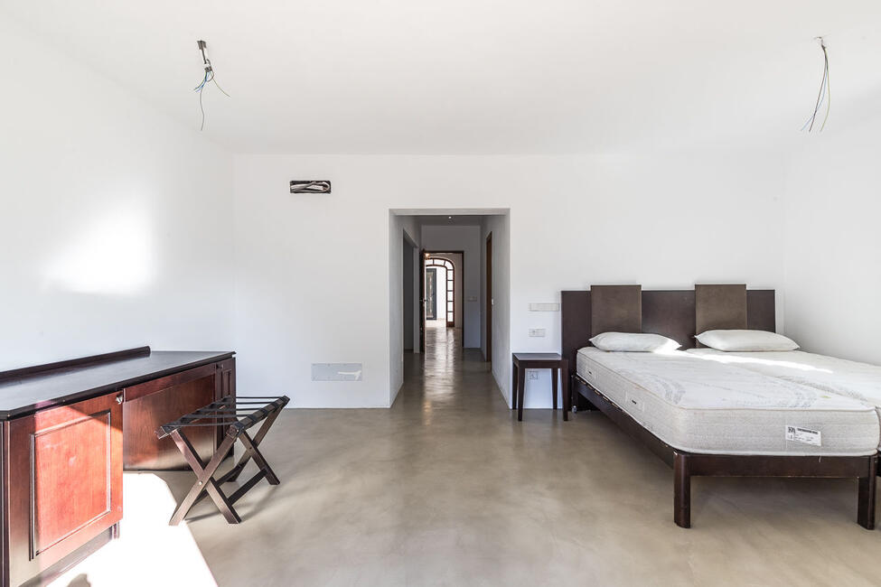 Moderne Neubau-Finca mit 23.000 m2 Grundstück und Pool in Campos