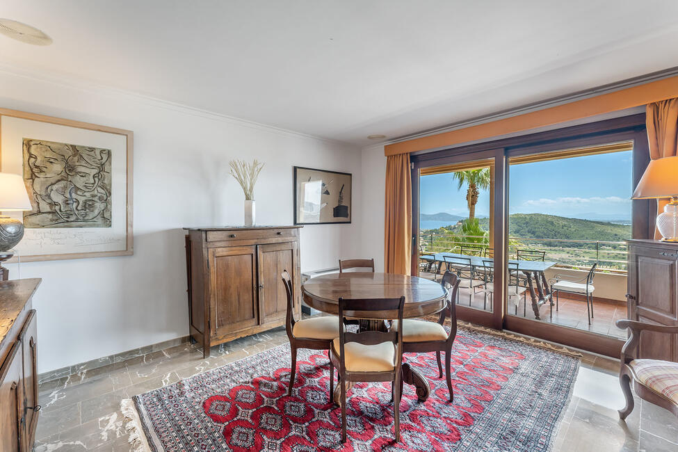 Villa mit Ferienlizenz und spektakulärem Meerblick bei Pollensa