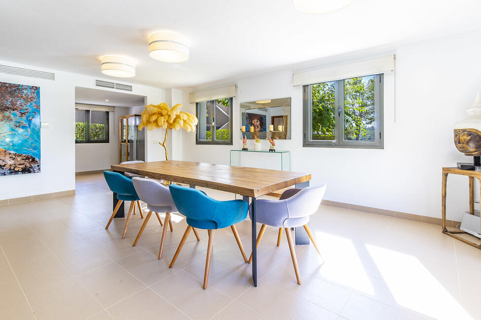 Herausragendes Erdgeschoss-Apartment mit wunderschönem Privatgarten in Camp de Mar