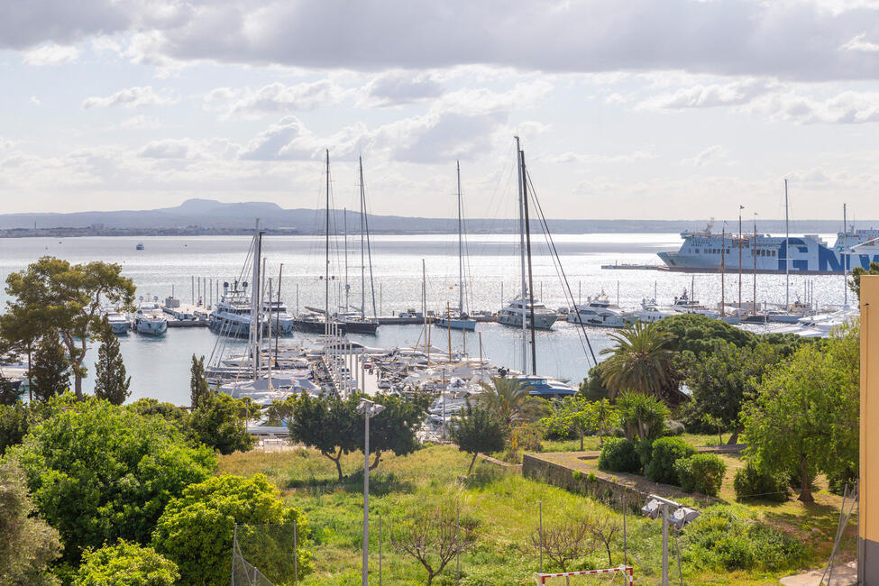 New-build townhouse with pool, garage and fantastic sea views in Palma