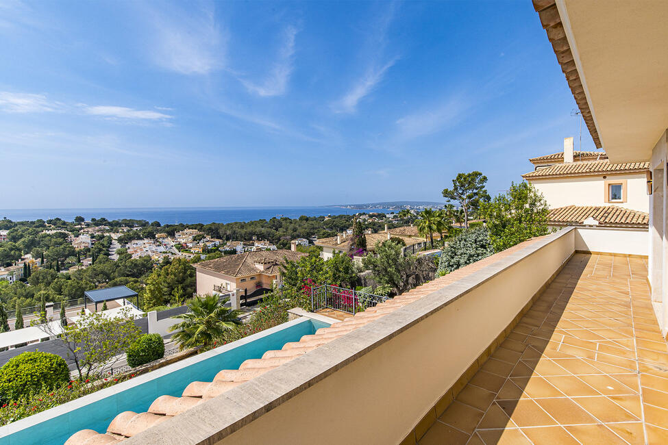 Exklusive Villa mit Pool und wunderschönem Meerblick in Bendinat
