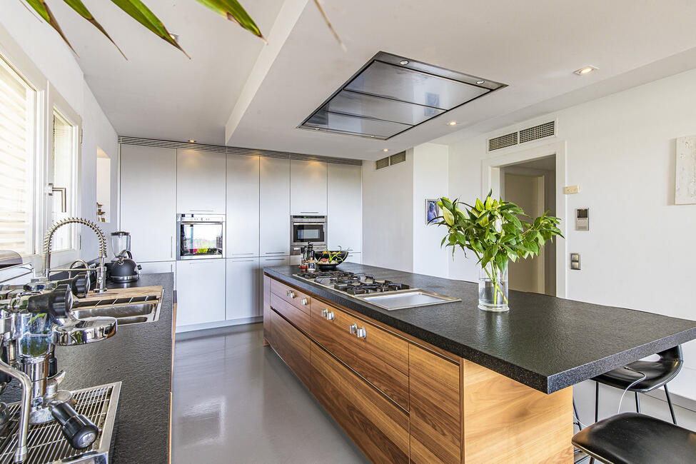 Exklusive Villa mit Pool und wunderschönem Meerblick in Bendinat