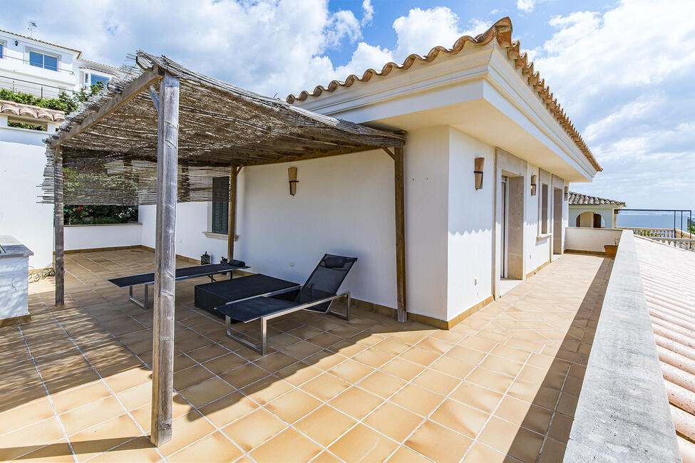 Exklusive Villa mit Pool und wunderschönem Meerblick in Bendinat