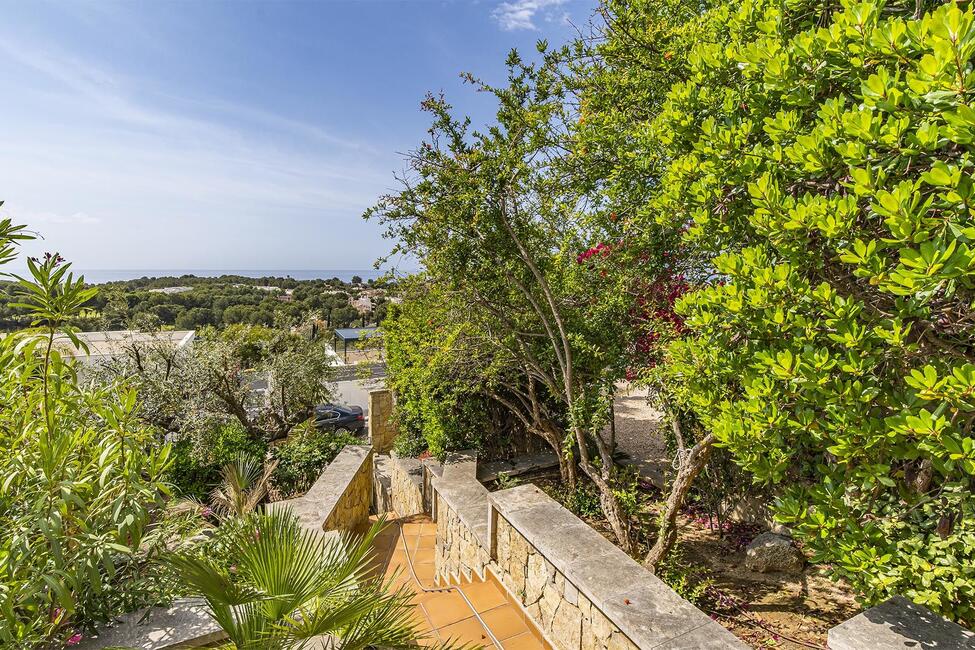 Exklusive Villa mit Pool und wunderschönem Meerblick in Bendinat