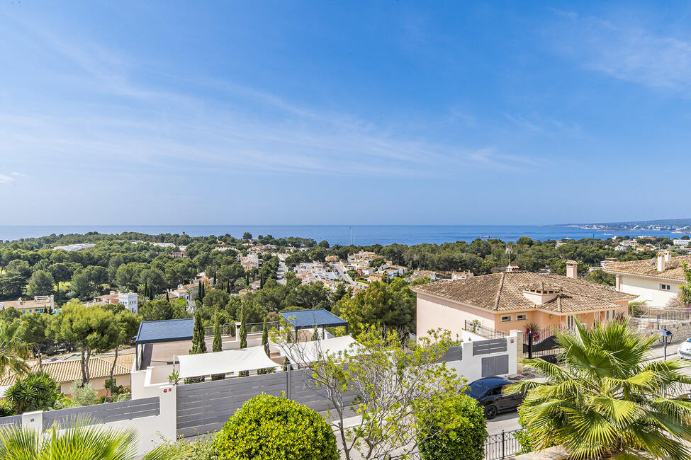 Exklusive Villa mit Pool und wunderschönem Meerblick in Bendinat