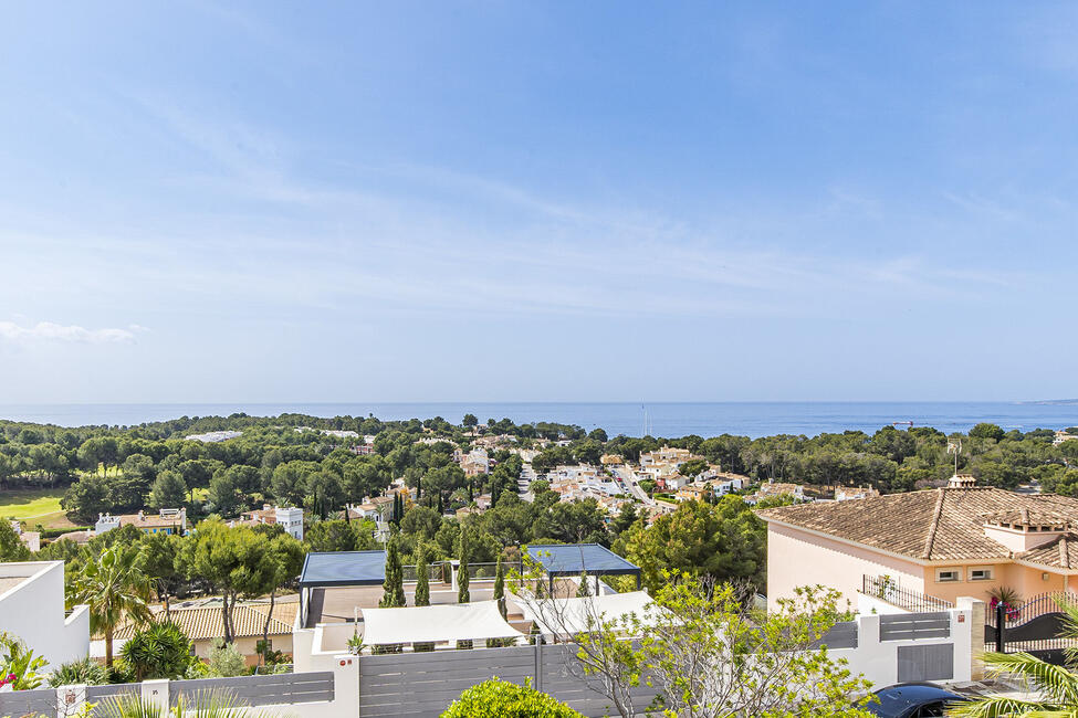 Exklusive Villa mit Pool und wunderschönem Meerblick in Bendinat