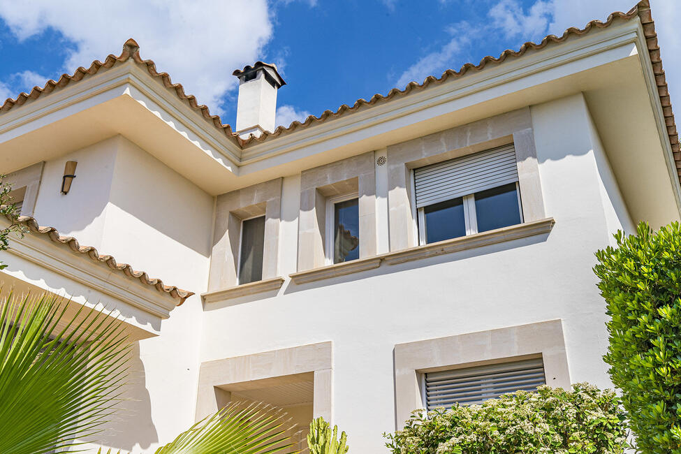 Exklusive Villa mit Pool und wunderschönem Meerblick in Bendinat