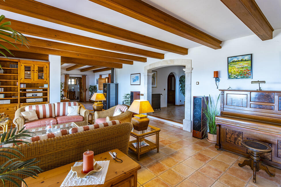 Einzigartige Steinfinca mit Indoorpool und Panoramablick in Galilea
