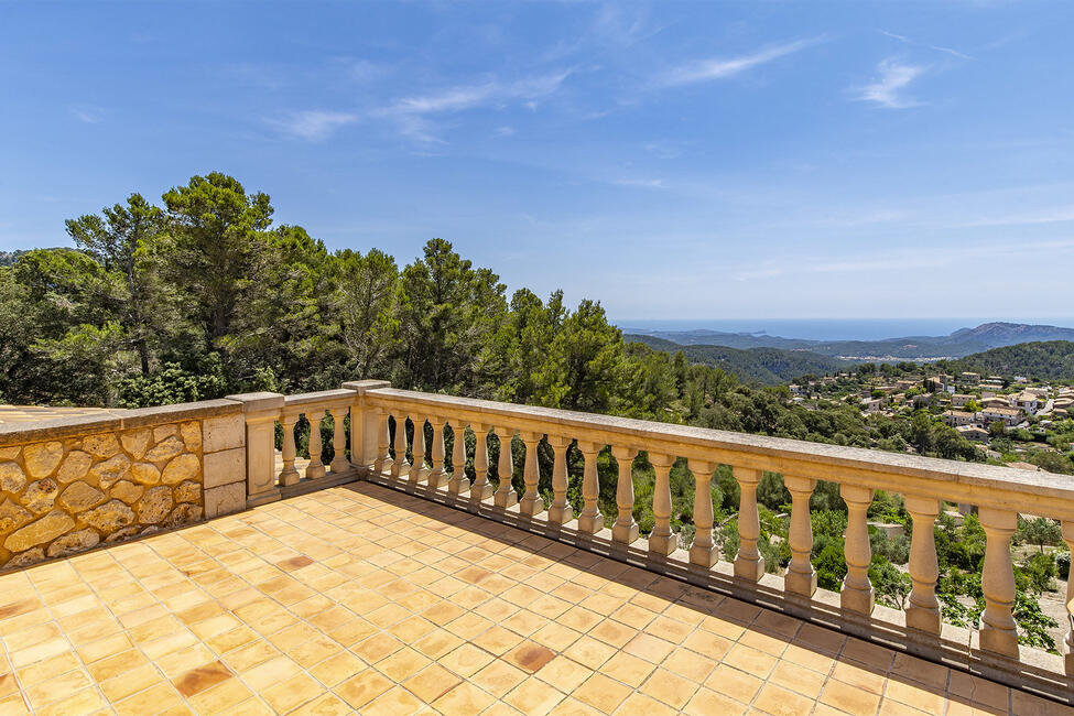 Einzigartige Steinfinca mit Indoorpool und Panoramablick in Galilea