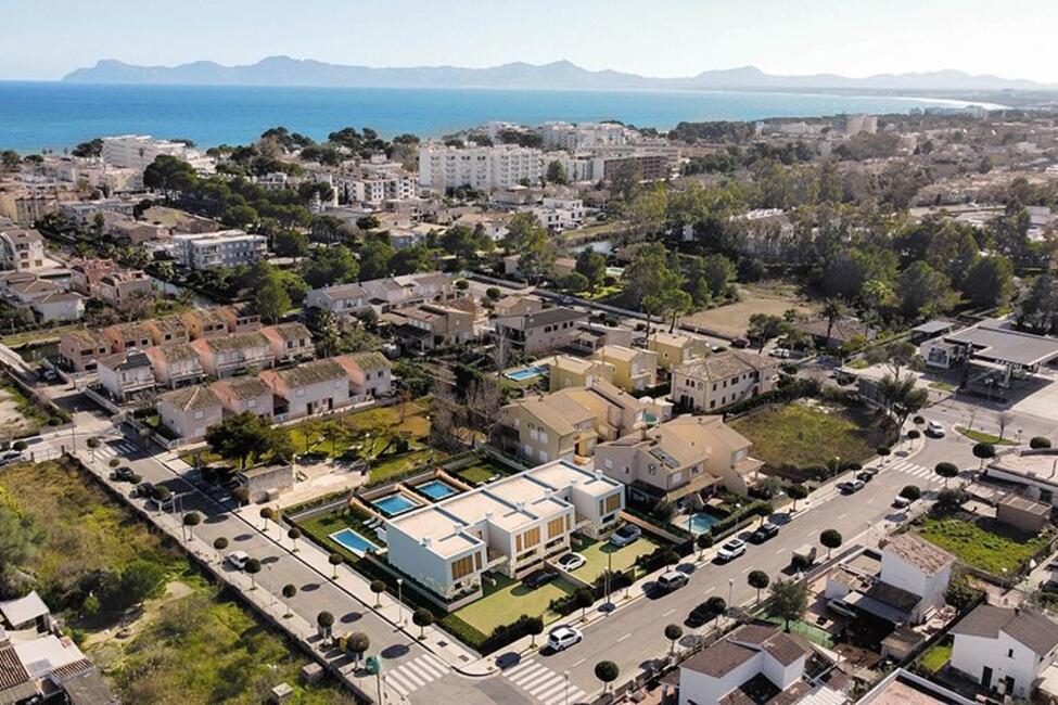 Eco-friendly newly built terraced house near the beach in Puerto Alcúdia