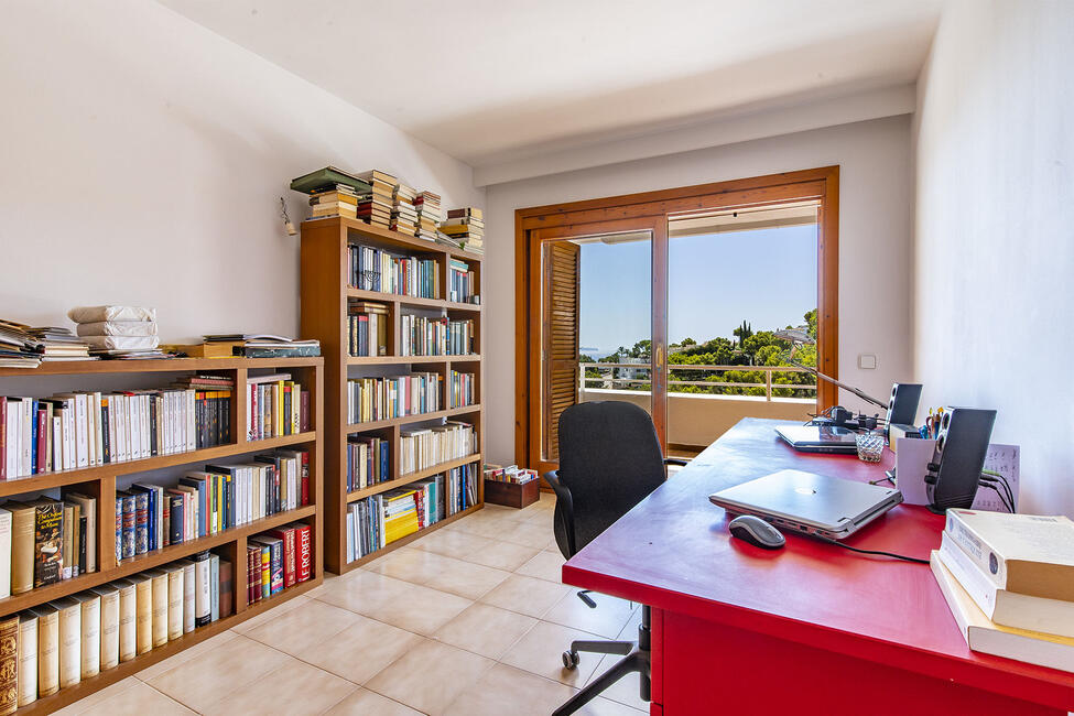 Tolles Apartment mit herrlichem Meerblick und Gemeinschaftspool in Cas Catalá