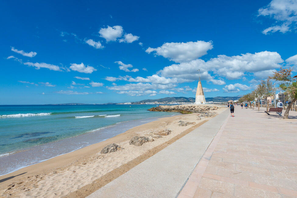 Moderno adosado reformado en 2ª línea de mar de Portixol