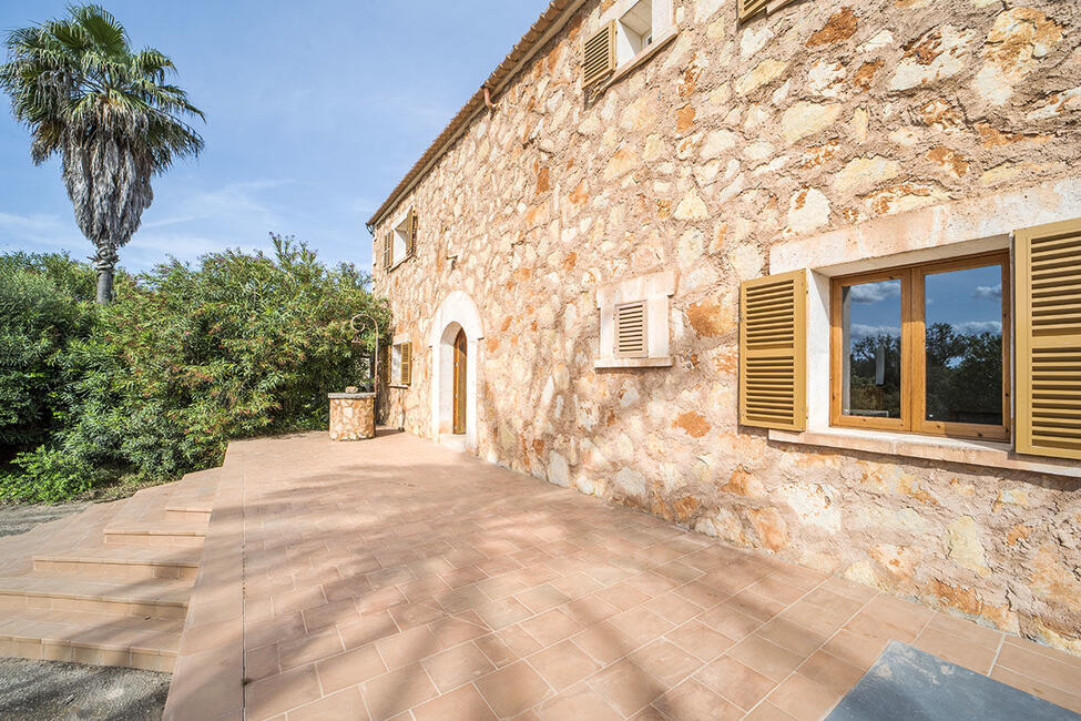 Finca de piedra natural con piscina y licencia de alquiler vacacional en Felanitx