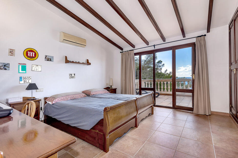 Traditionelle Meerblick-Villa mit Pool in Camp de Mar