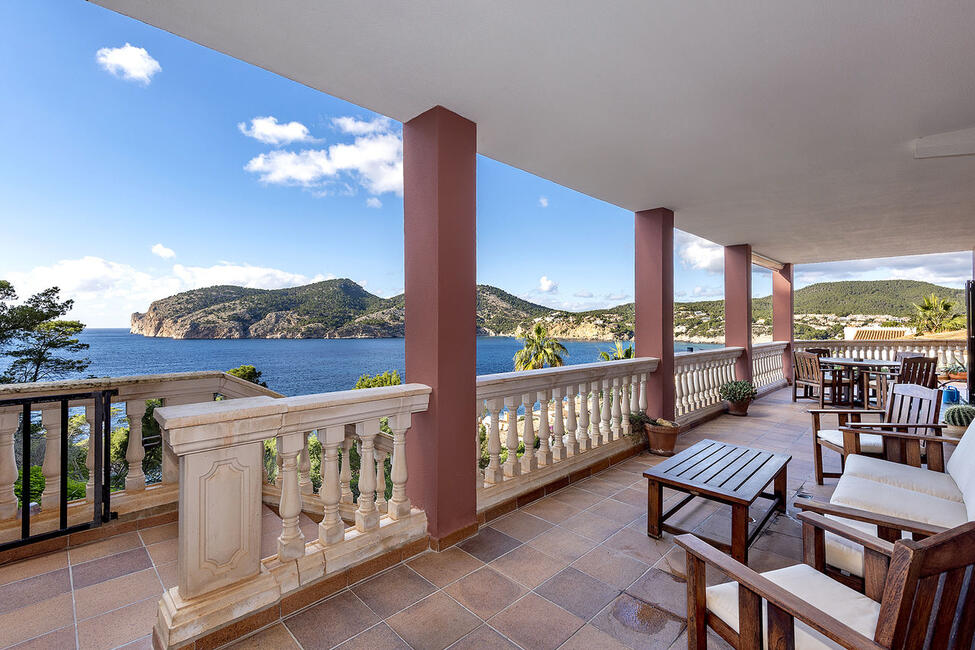 Traditionelle Meerblick-Villa mit Pool in Camp de Mar