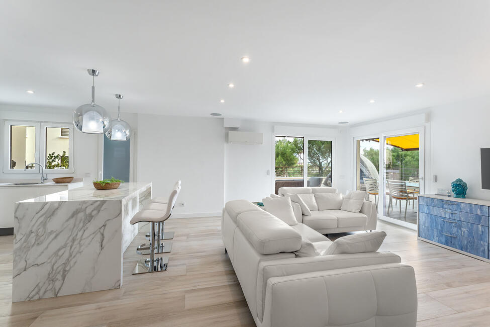 Renoviertes Erdgeschoss-Apartment mit Teilmeerblick in Portals Nous