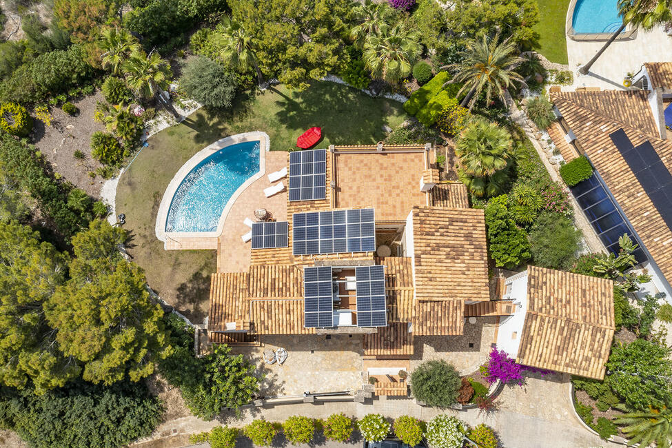 Sonnige Villa mit herrlichem Garten und Pool in Santa Ponsa