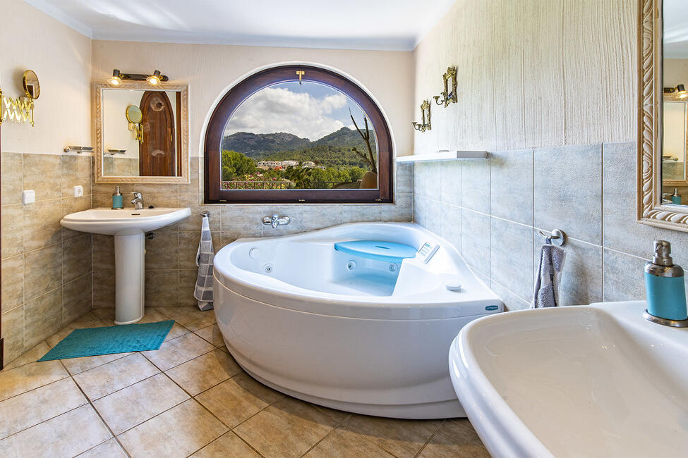 Mediterrane Villa mit Pool und Bergblick direkt am Golfplatz in Camp de Mar