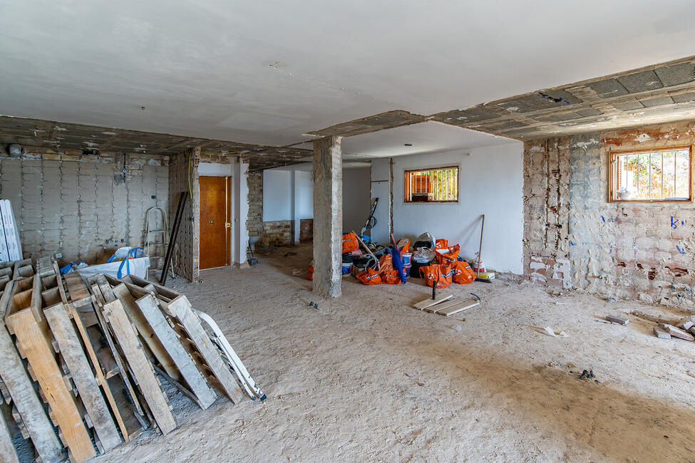 Investitionsgelegenheit: Meerblick-Erdgeschosswohnung mit hohem Potenzial in Illetas