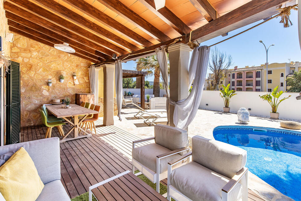 Lujosa villa reformada con piscina privada en un bonito complejo residencial en Nova Santa Ponsa