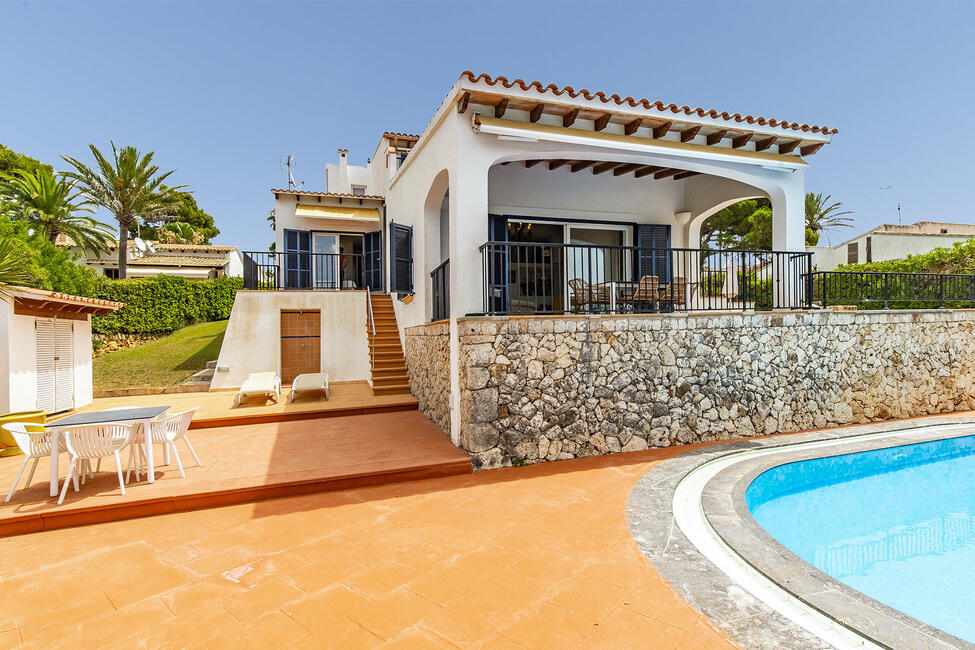 Beautiful villa in 1st sea line with vacation license near Porto Cristo